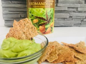 AIP Erdmandel-Cracker mit Avocadodip